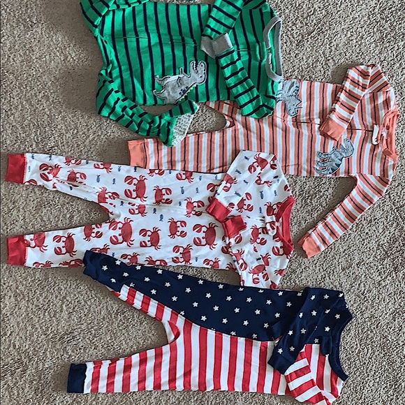 Carter’s PJ 18 month bundle - Picture 1 of 4